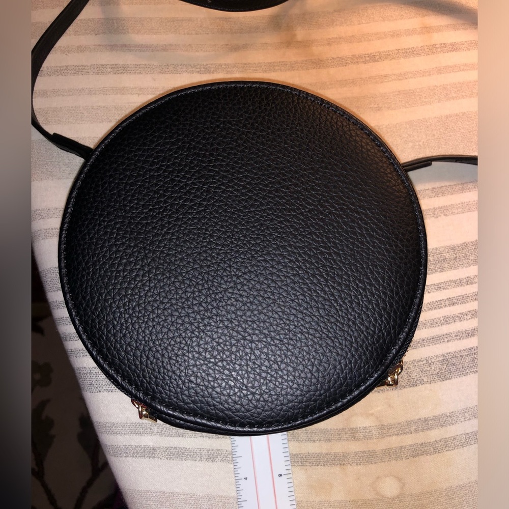 Black Round Crossbody Bag - Classic Women's Shoulder Purse